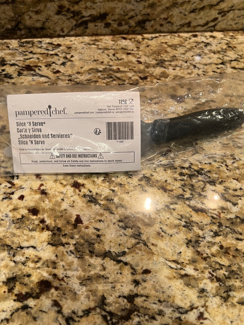 IKEA / Pampered Chef Black Slice 'N Serve Knife